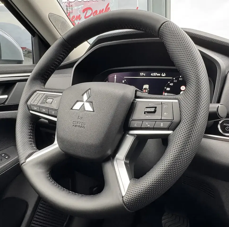 Mitsubishi Outlander - Thumbnail 13