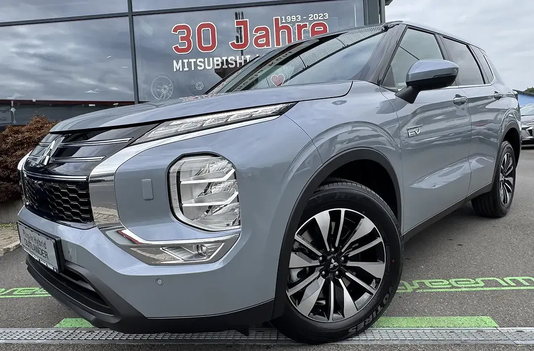 Mitsubishi Outlander - Thumbnail 2