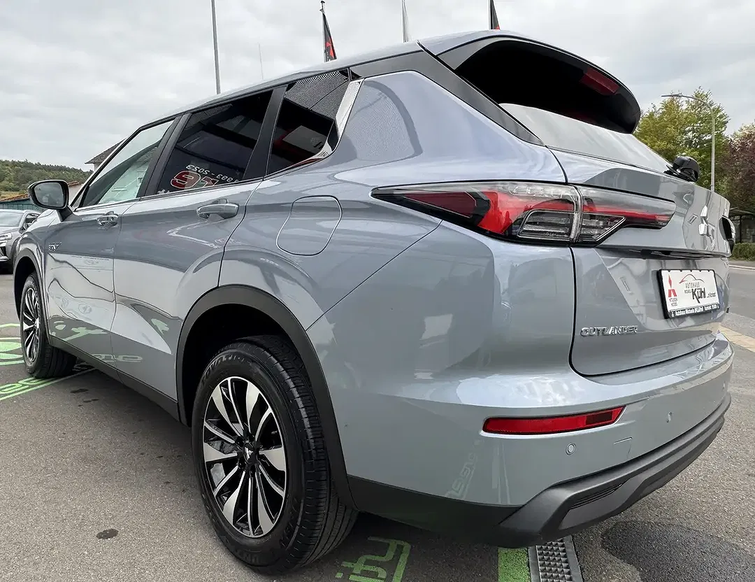 Mitsubishi Outlander - Thumbnail 5