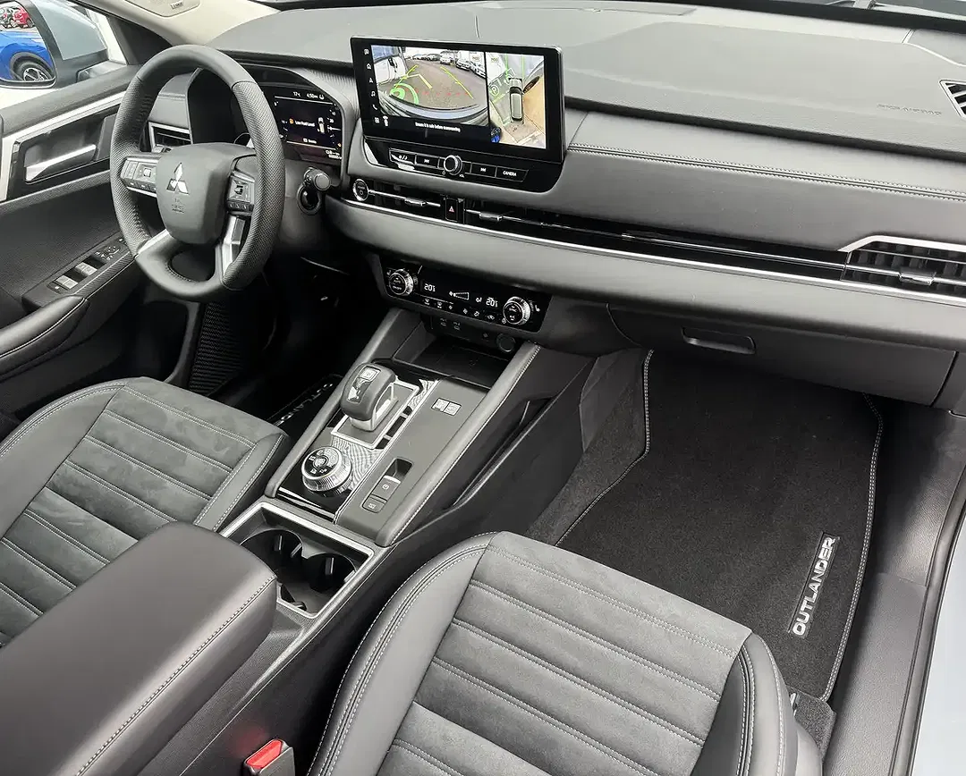 Mitsubishi Outlander - Thumbnail 8
