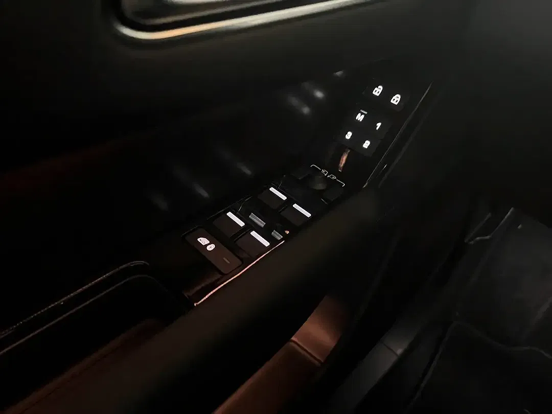 Land Rover Range Rover Velar - Thumbnail 9