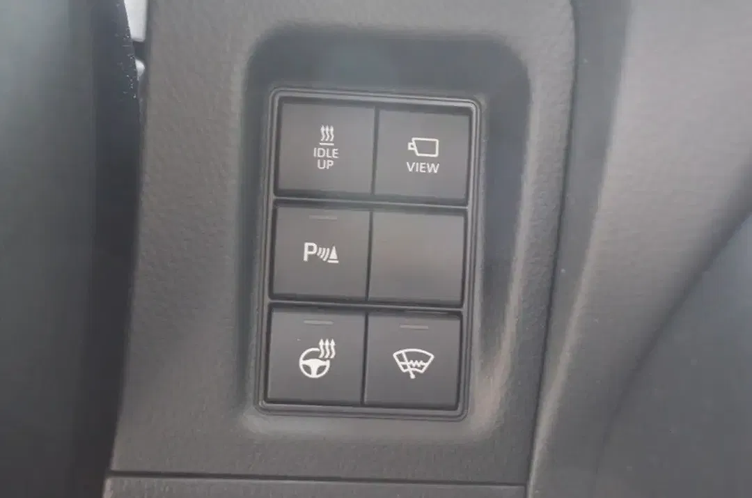Toyota Land Cruiser - Thumbnail 8