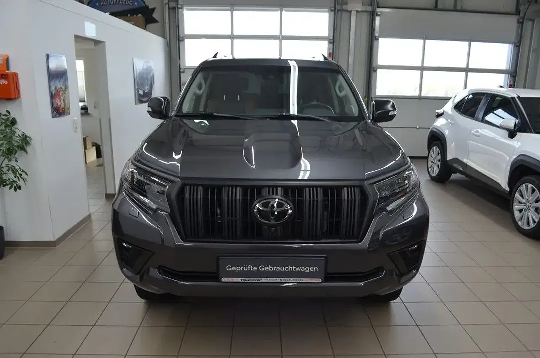 Toyota Land Cruiser - Thumbnail 2