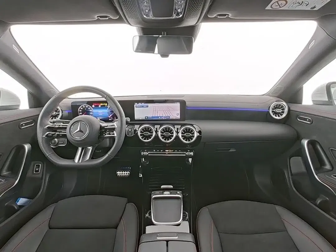 Mercedes-Benz CLA 200 - Thumbnail 3
