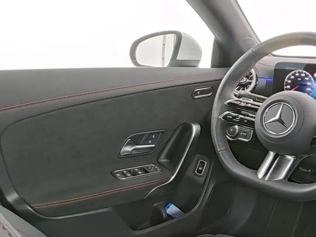Mercedes-Benz CLA 200 - Thumbnail 9