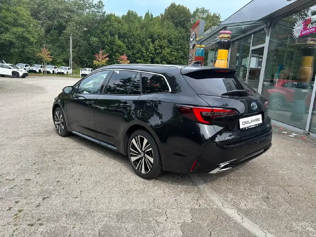 Toyota Corolla - Thumbnail 6