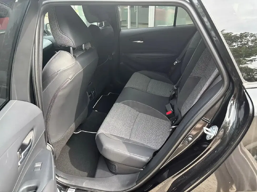 Toyota Corolla - Thumbnail 9