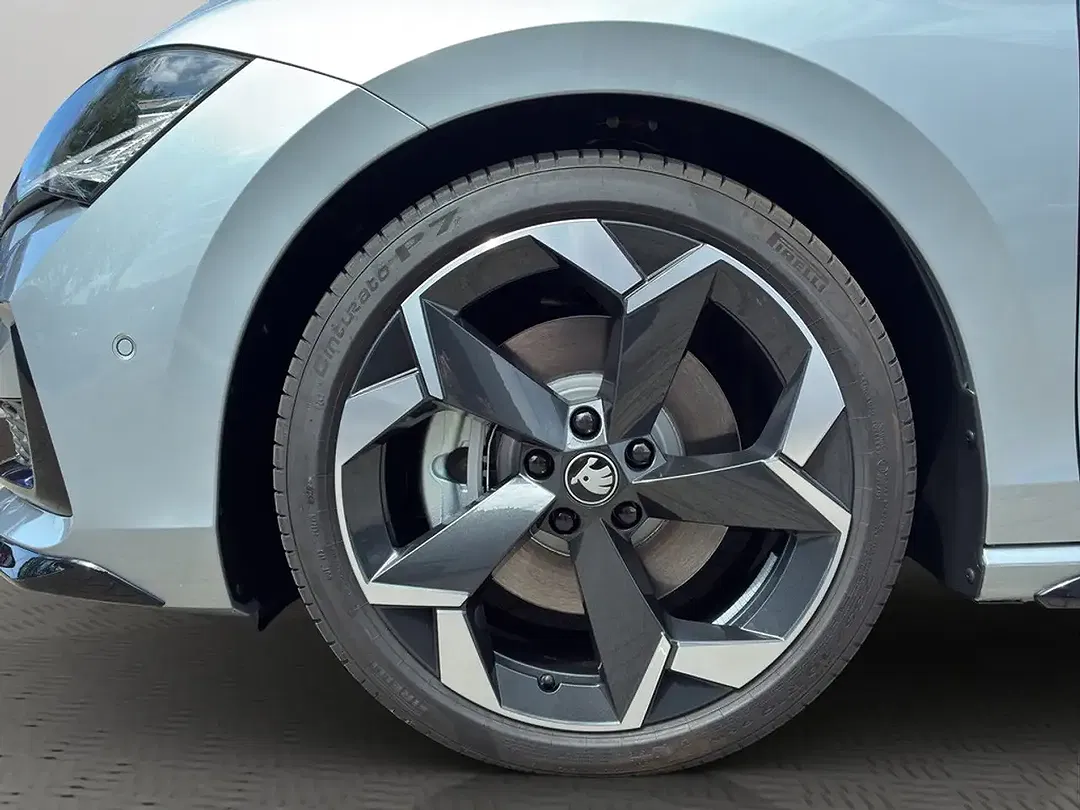 Skoda Superb - Thumbnail 3
