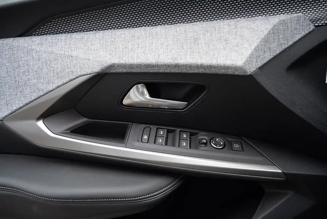 Peugeot 3008 - Thumbnail 13