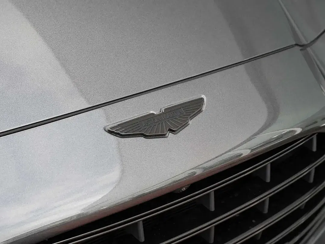 Aston Martin DBX - Thumbnail 15