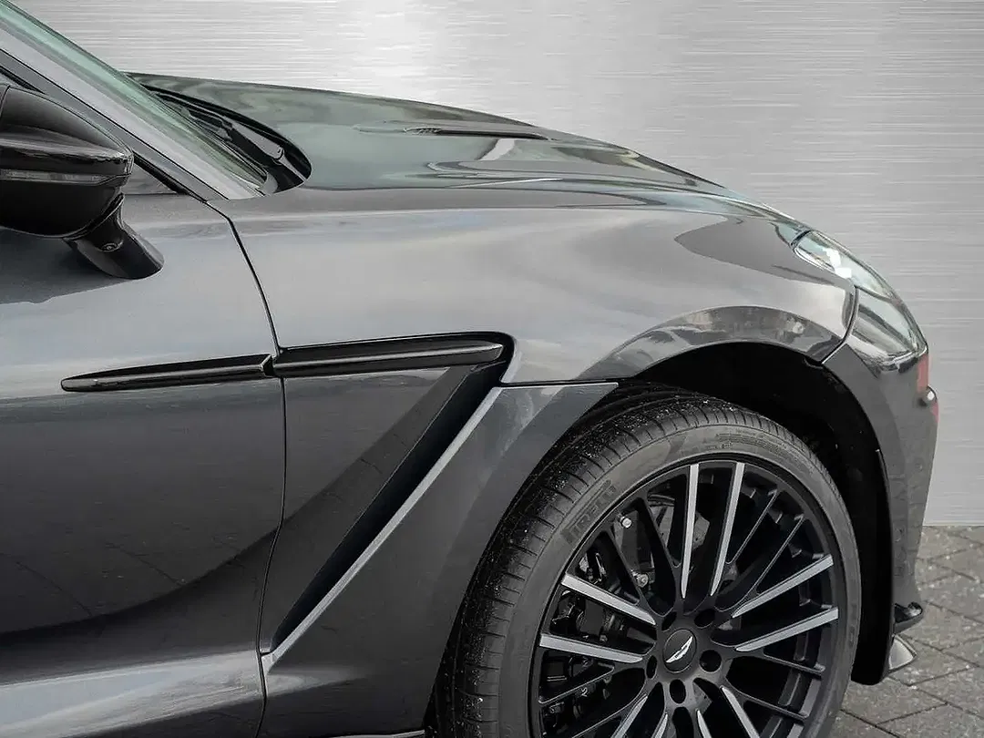 Aston Martin DBX - Thumbnail 5