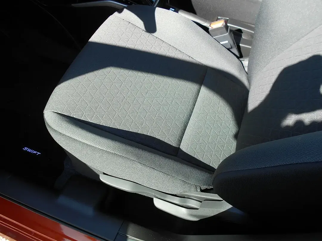 Suzuki Swift - Thumbnail 10