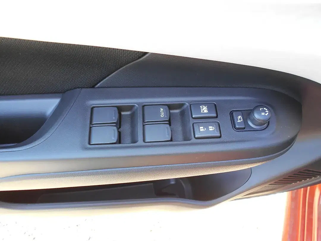Suzuki Swift - Thumbnail 11