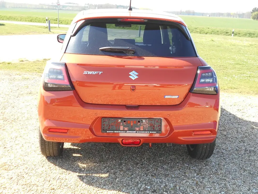Suzuki Swift - Thumbnail 4