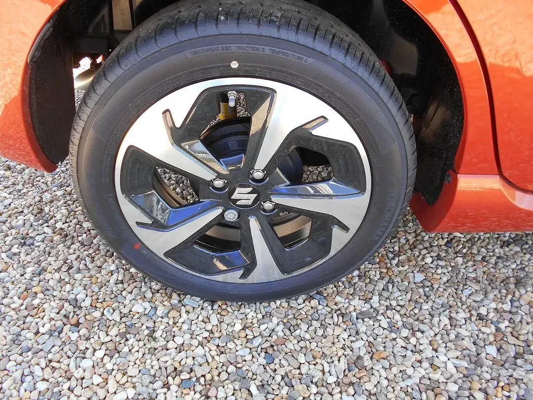 Suzuki Swift - Thumbnail 6