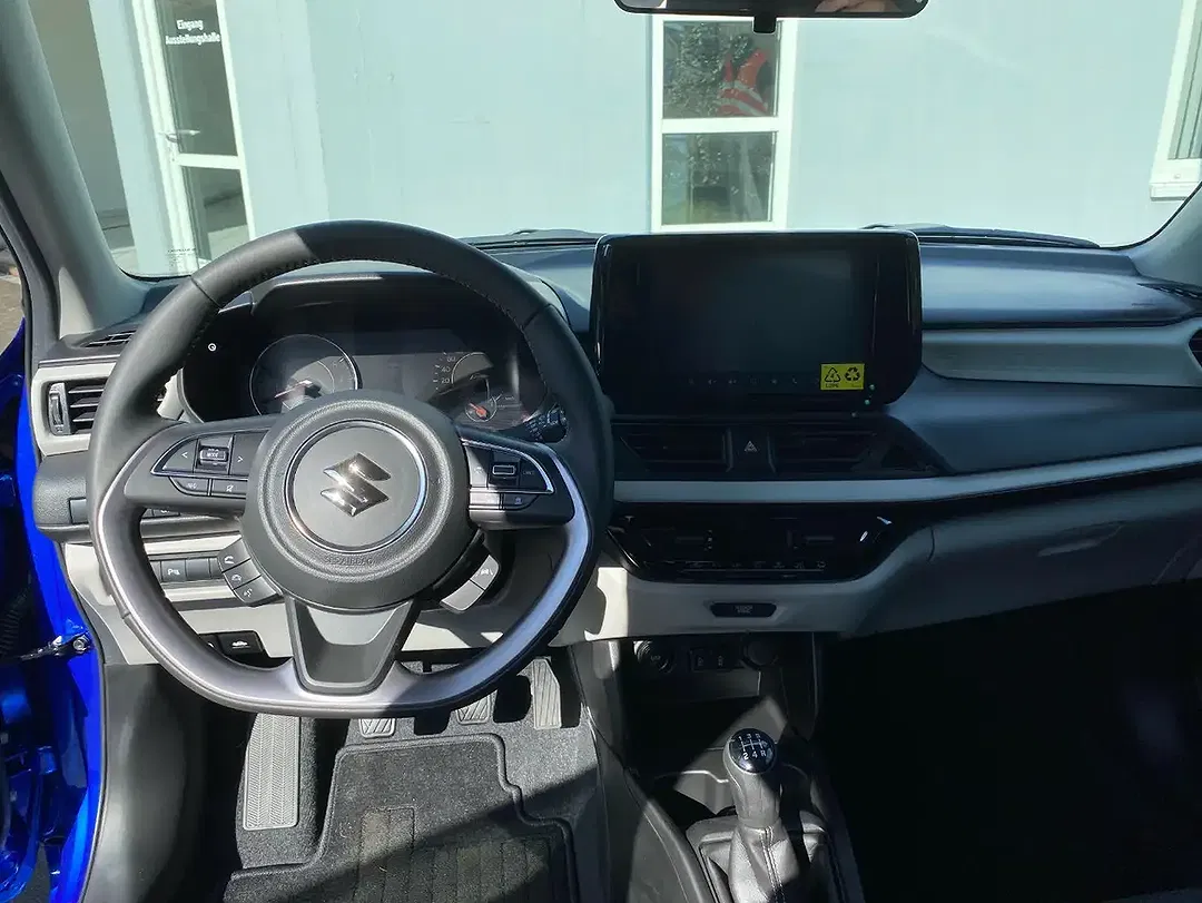 Suzuki Swift - Thumbnail 10