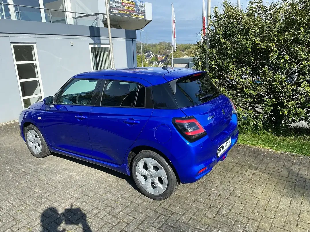 Suzuki Swift - Thumbnail 2