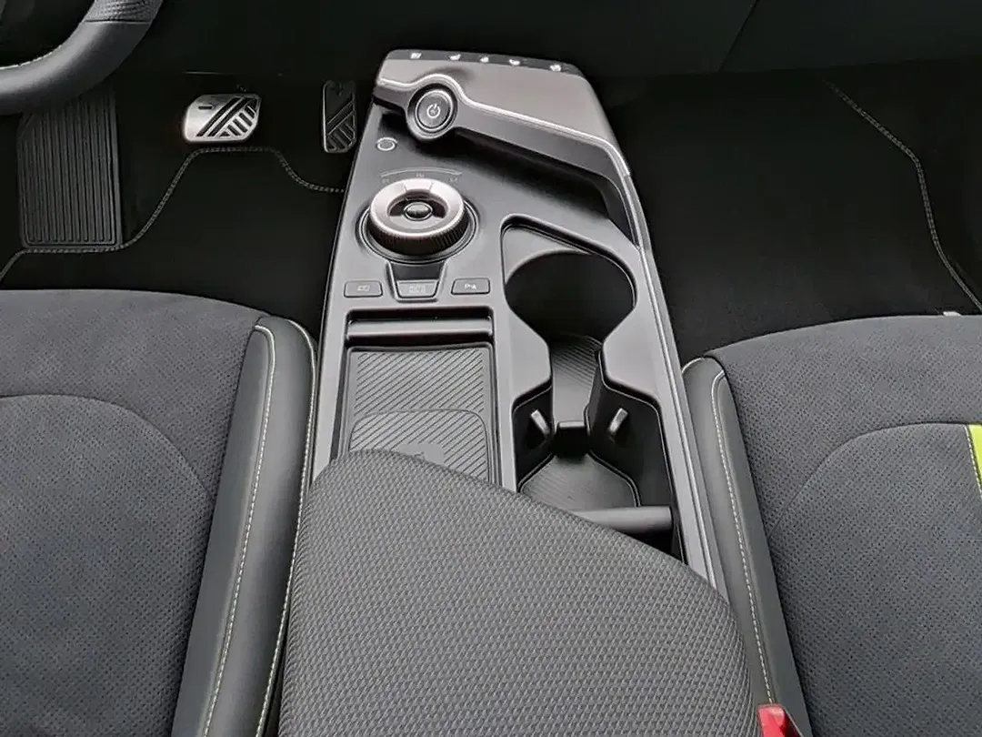 Kia EV6 - Thumbnail 11