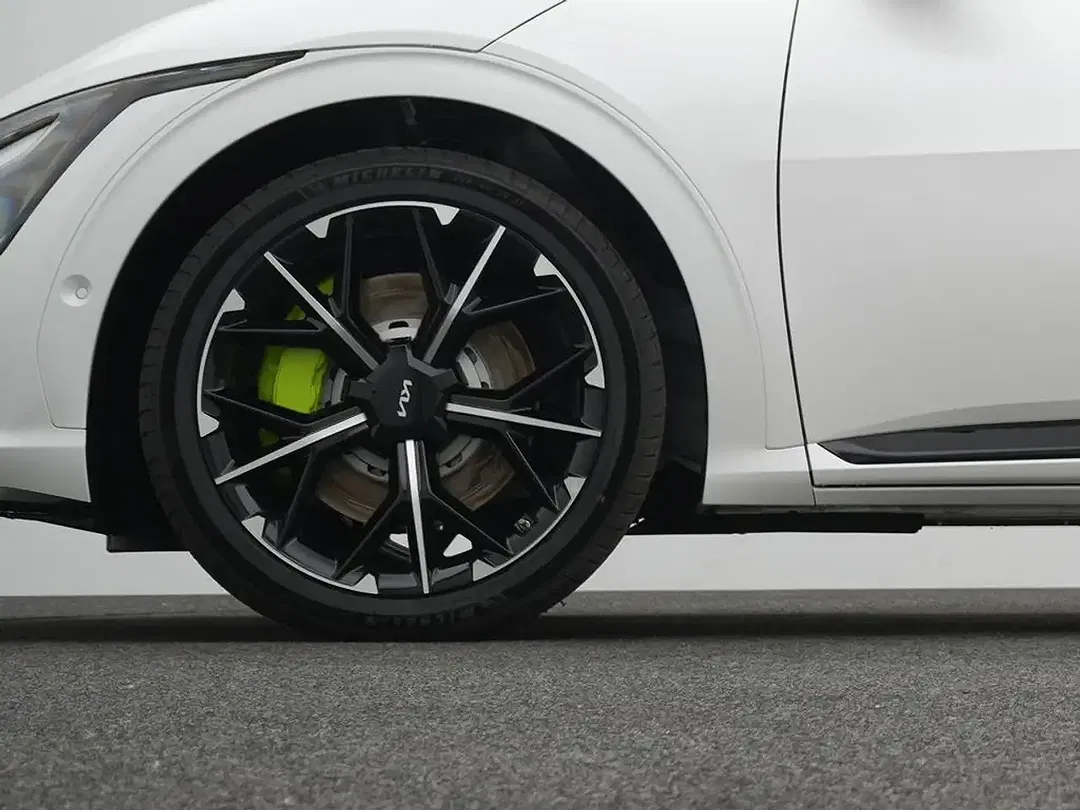 Kia EV6 - Thumbnail 6