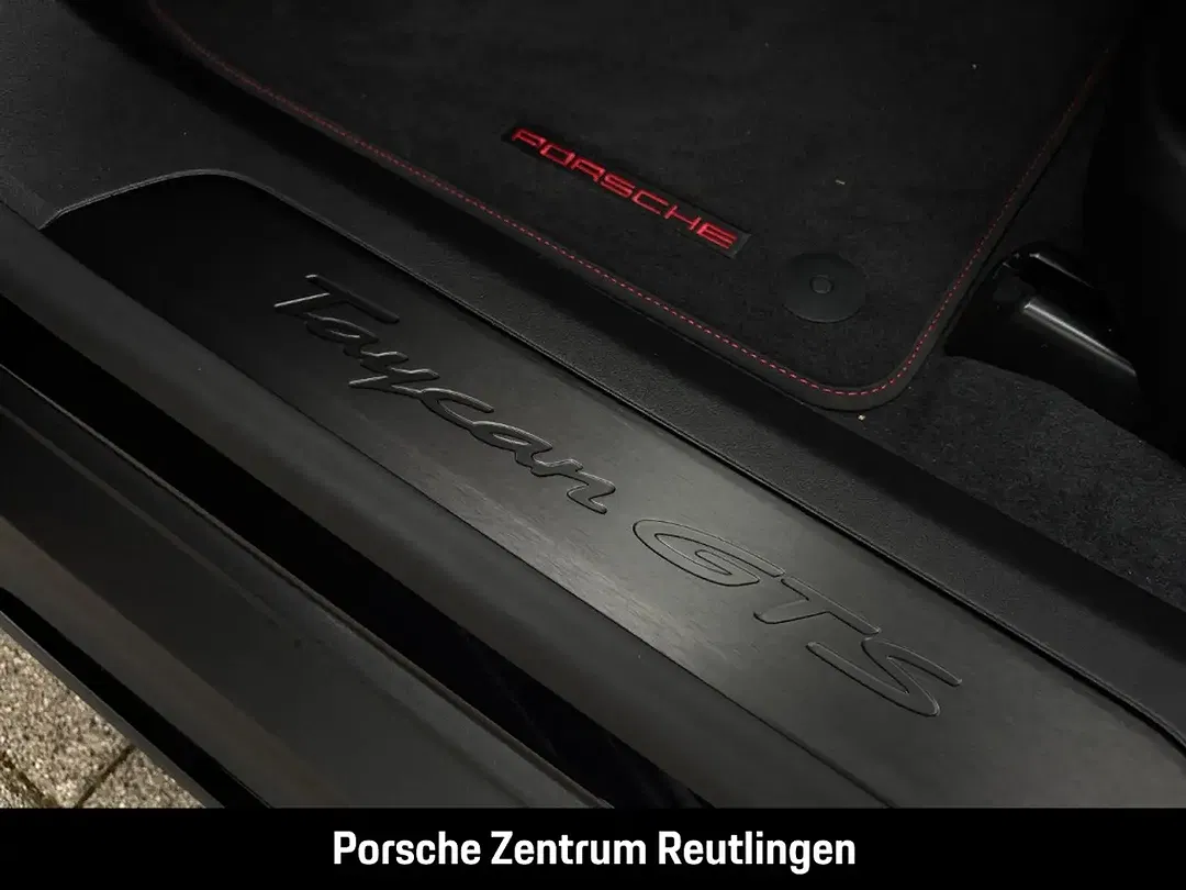 Porsche Taycan - Thumbnail 14