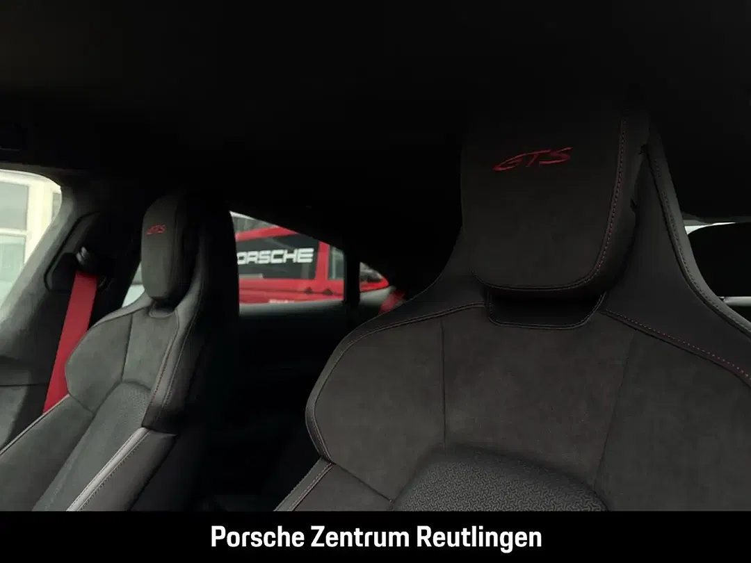 Porsche Taycan - Thumbnail 15