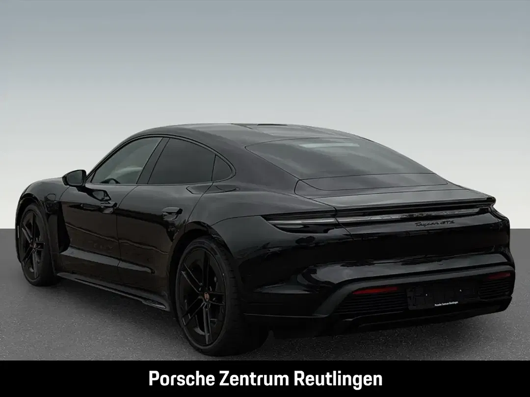Porsche Taycan - Thumbnail 3