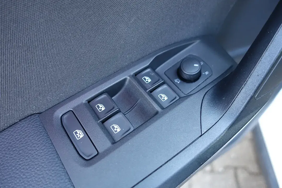 SEAT Arona - Thumbnail 12