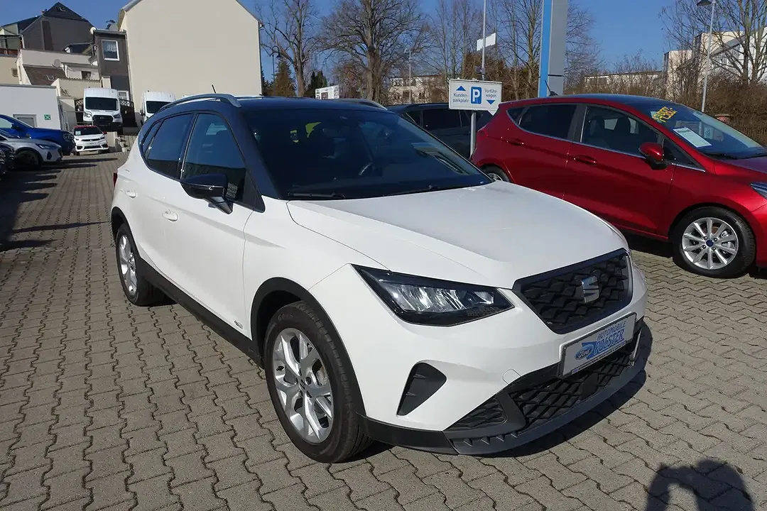 SEAT Arona - Thumbnail 3