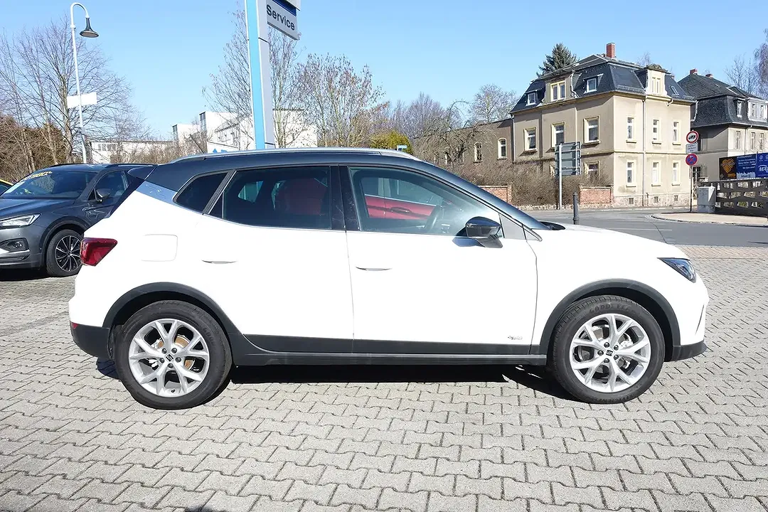 SEAT Arona - Thumbnail 4