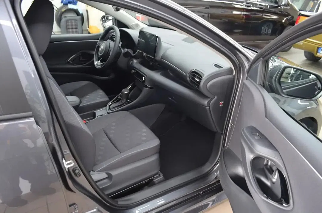 Toyota Yaris - Thumbnail 10