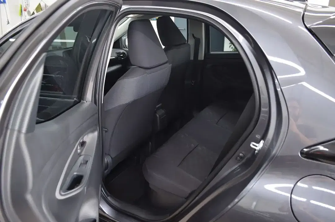 Toyota Yaris - Thumbnail 12