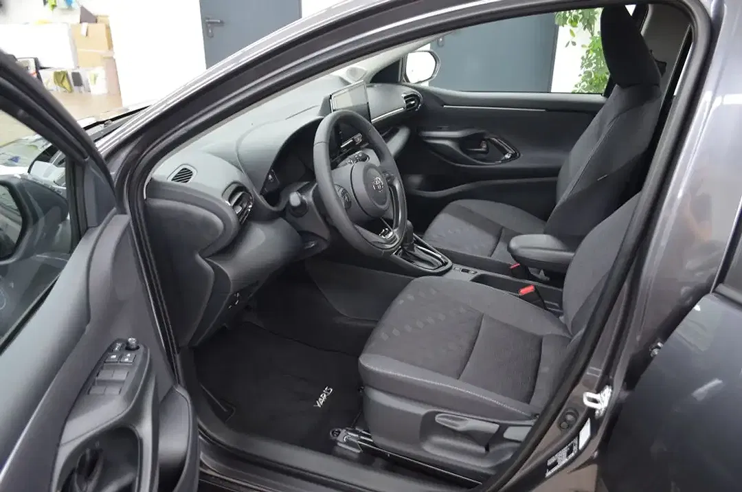 Toyota Yaris - Thumbnail 13