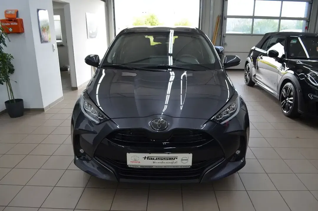 Toyota Yaris - Thumbnail 2