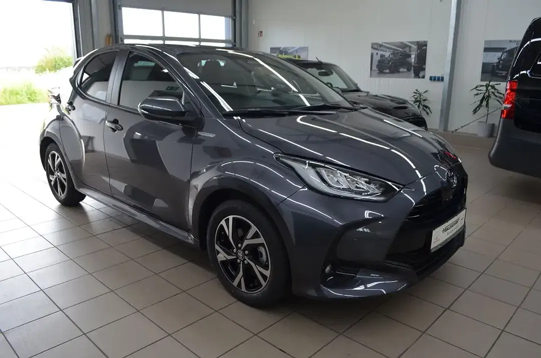 Toyota Yaris - Thumbnail 3