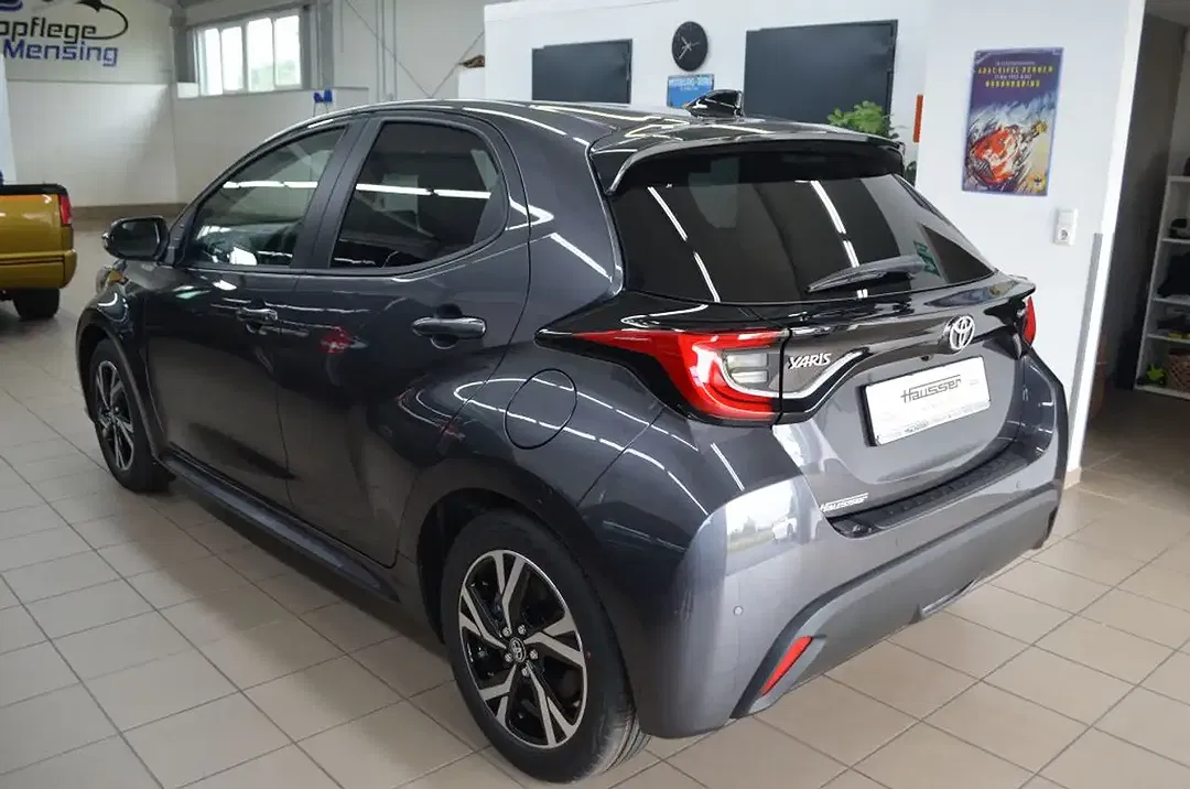 Toyota Yaris - Thumbnail 6