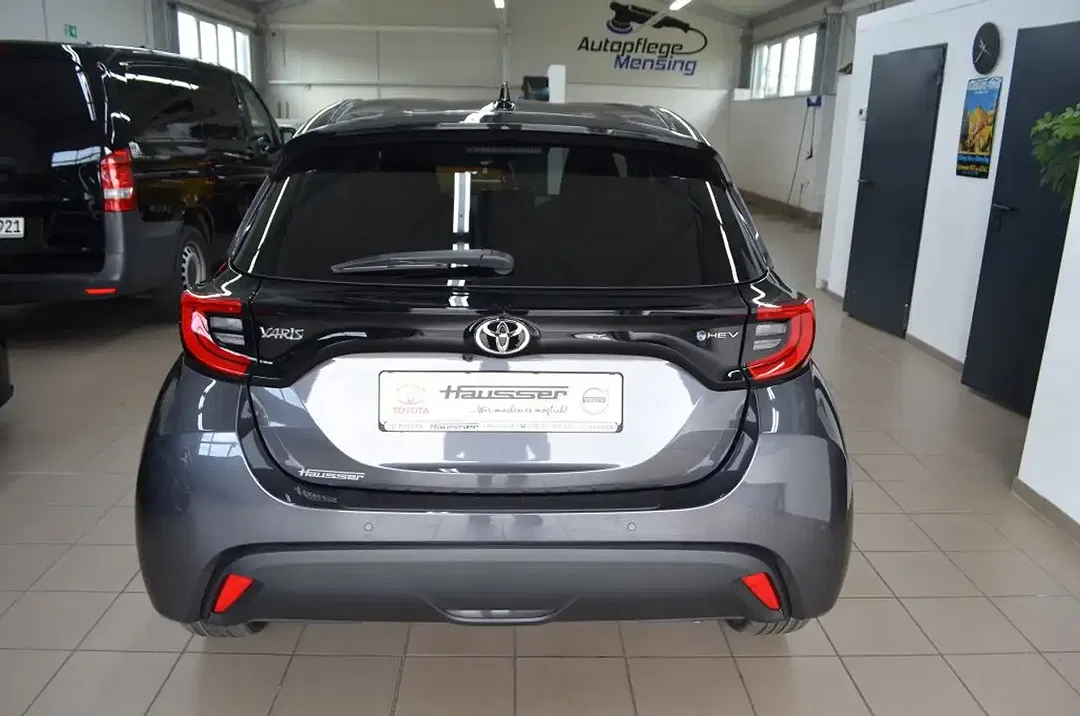 Toyota Yaris - Thumbnail 7