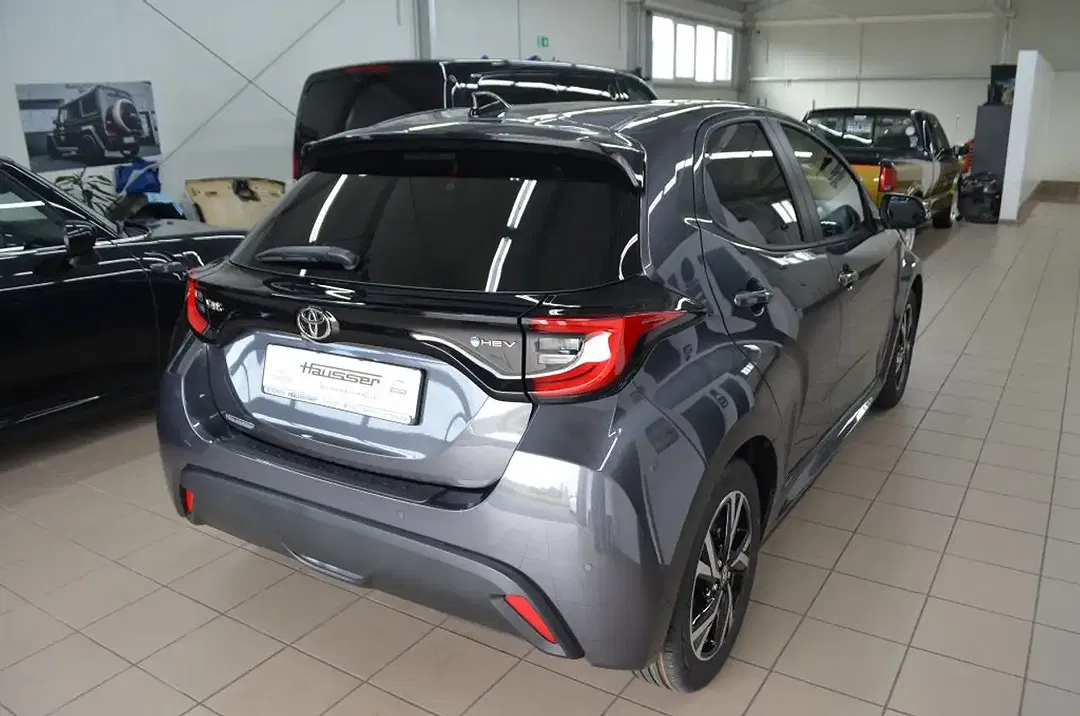 Toyota Yaris - Thumbnail 8
