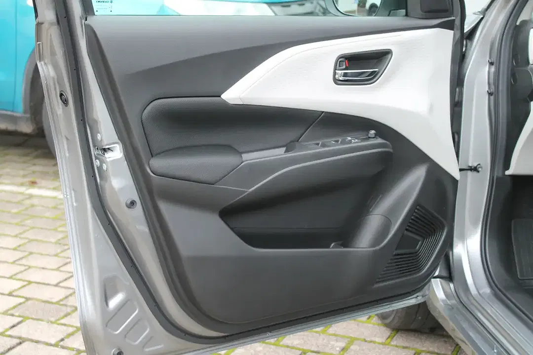 Suzuki Swift - Thumbnail 12
