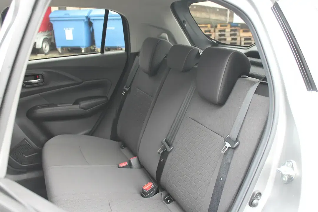 Suzuki Swift - Thumbnail 15