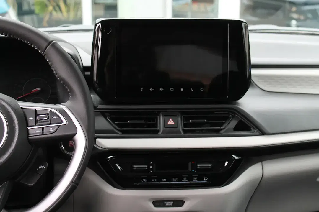 Suzuki Swift - Thumbnail 8