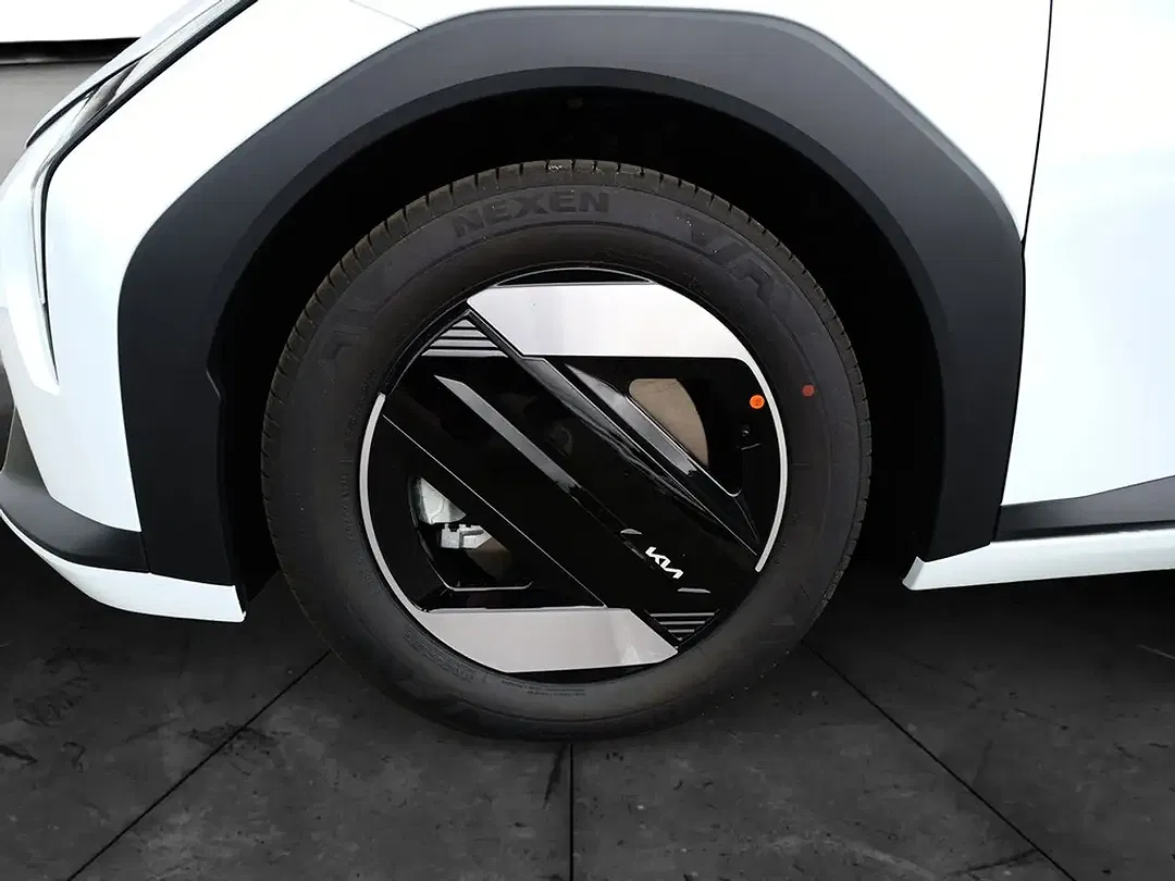 Kia EV4 - Thumbnail 5