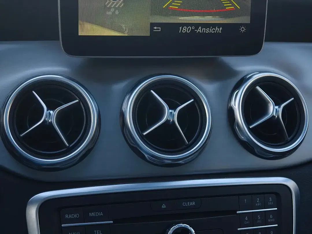 Mercedes-Benz GLA 180 - Thumbnail 10