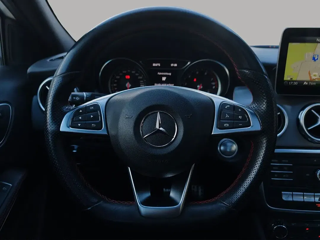 Mercedes-Benz GLA 180 - Thumbnail 15