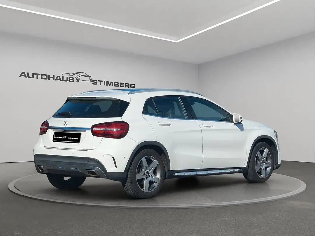 Mercedes-Benz GLA 180 - Thumbnail 2