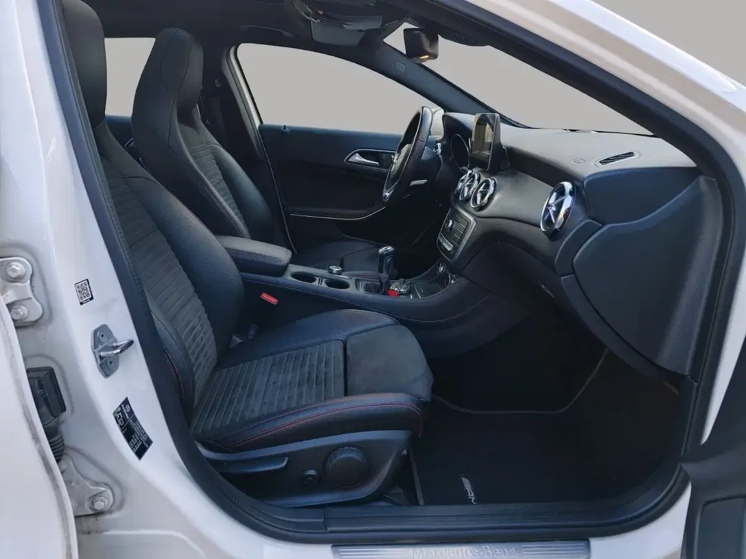 Mercedes-Benz GLA 180 - Thumbnail 7