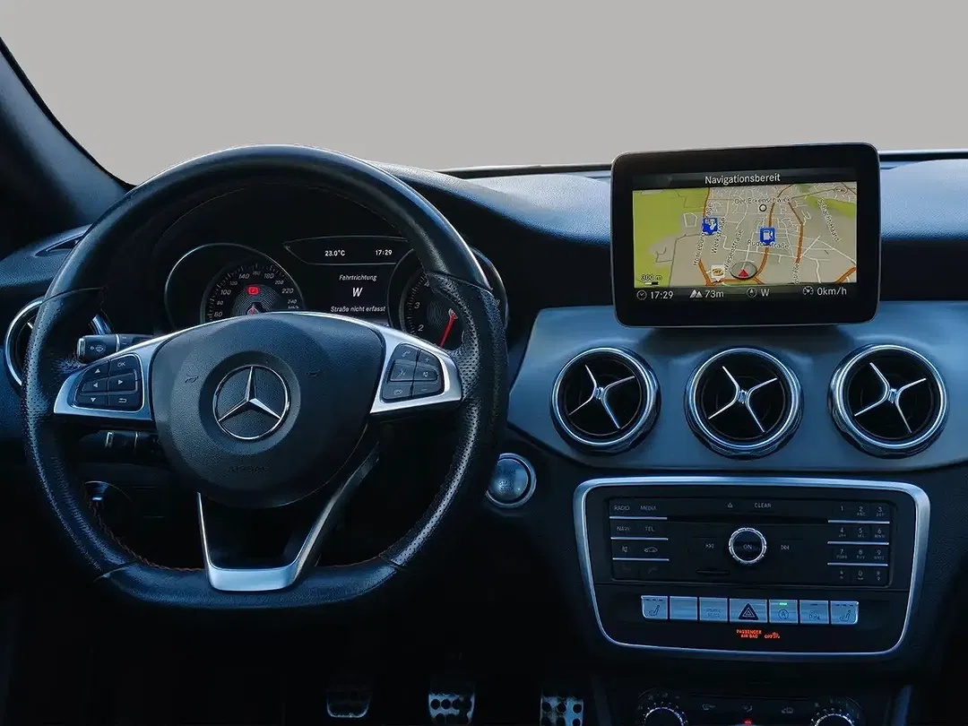 Mercedes-Benz GLA 180 - Thumbnail 8
