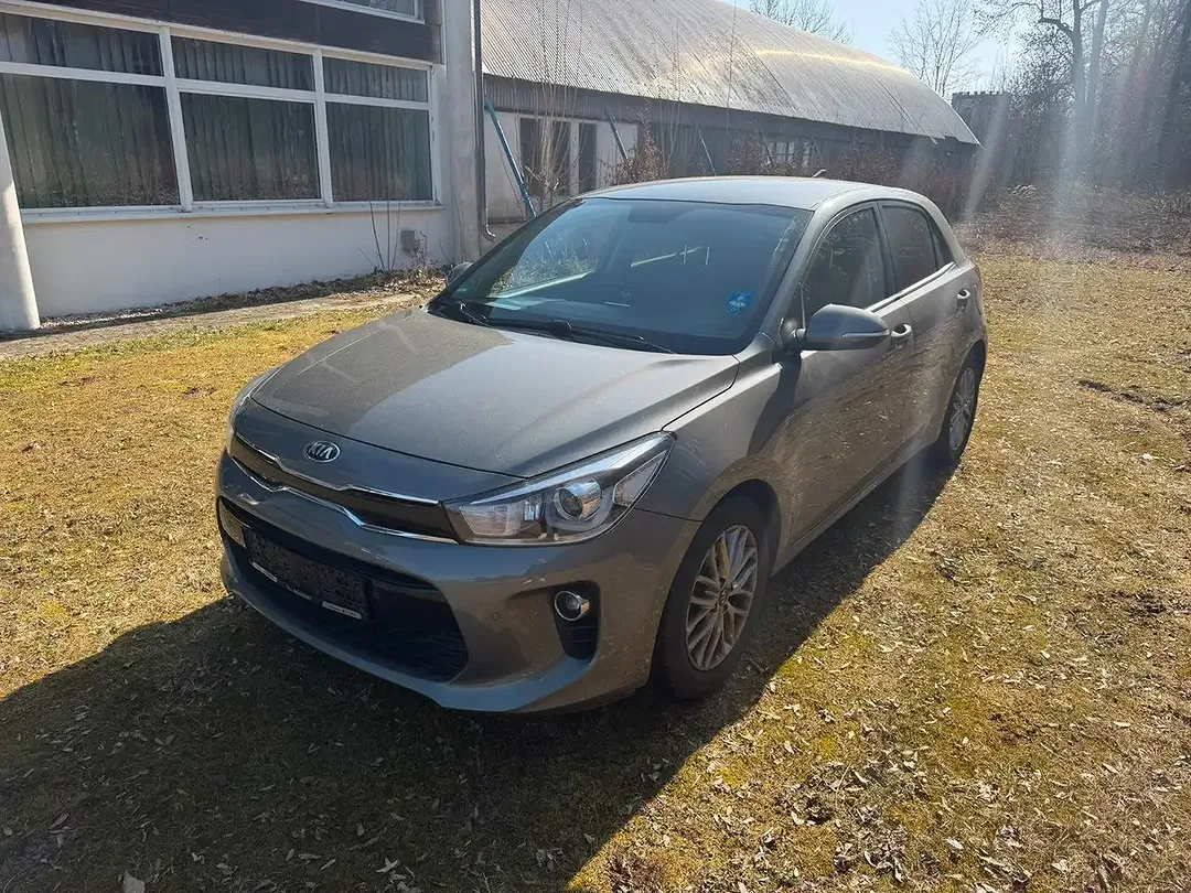 Kia Rio - Thumbnail 3