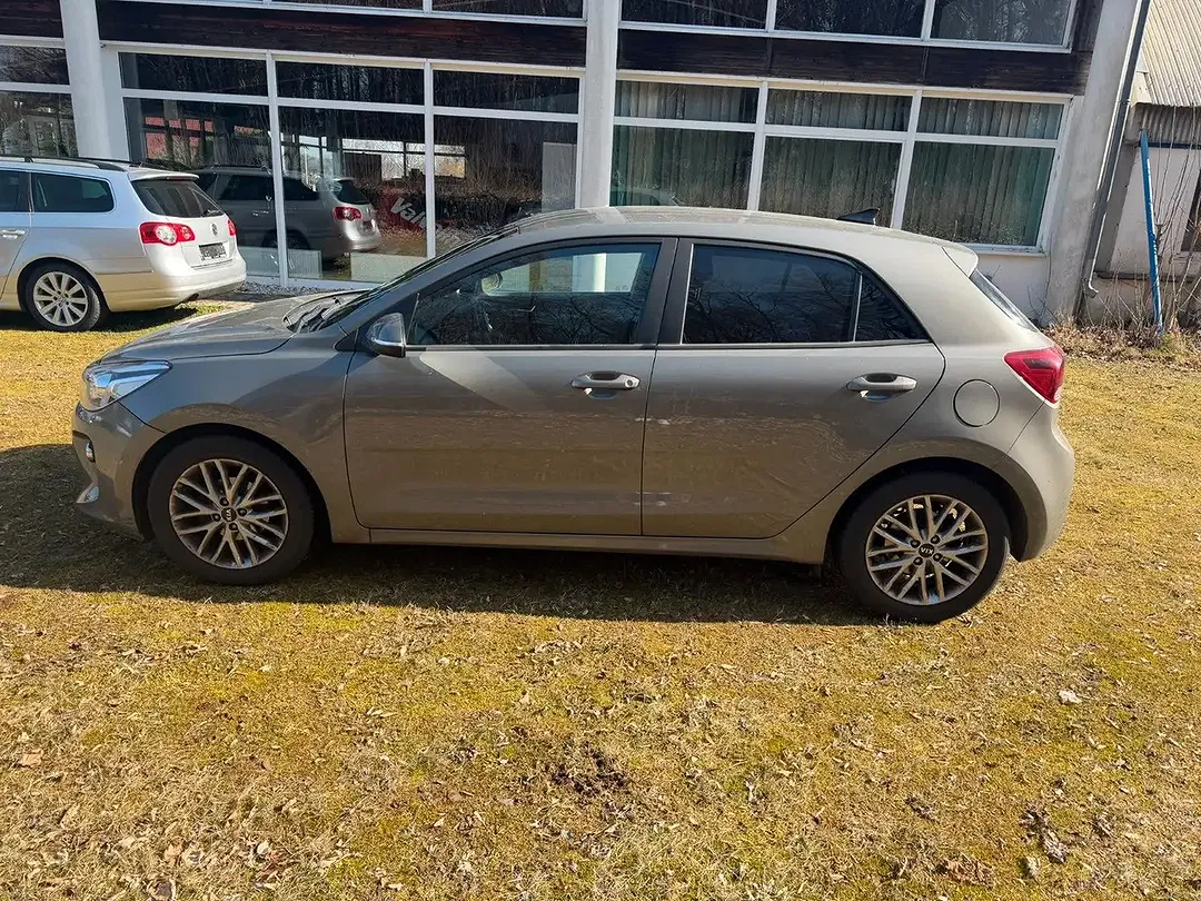 Kia Rio - Thumbnail 5