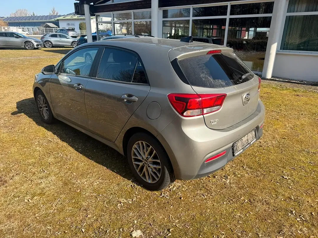 Kia Rio - Thumbnail 6