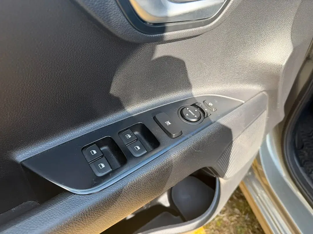 Kia Rio - Thumbnail 9